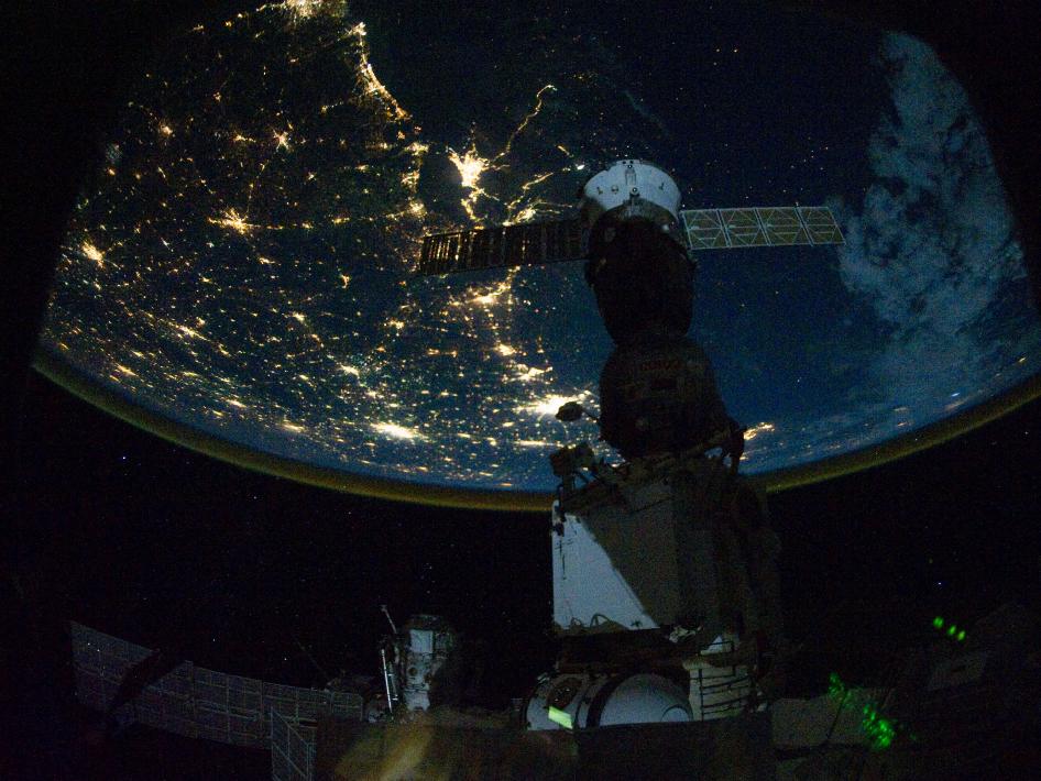 ISS_night_shot_nasa_2010_nyreblog_com_.jpg