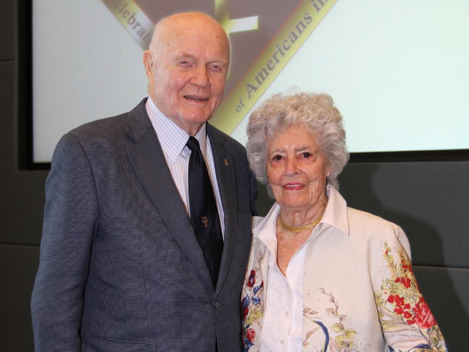 annie_john_glenn_photo_nyreblog_com_.jpg