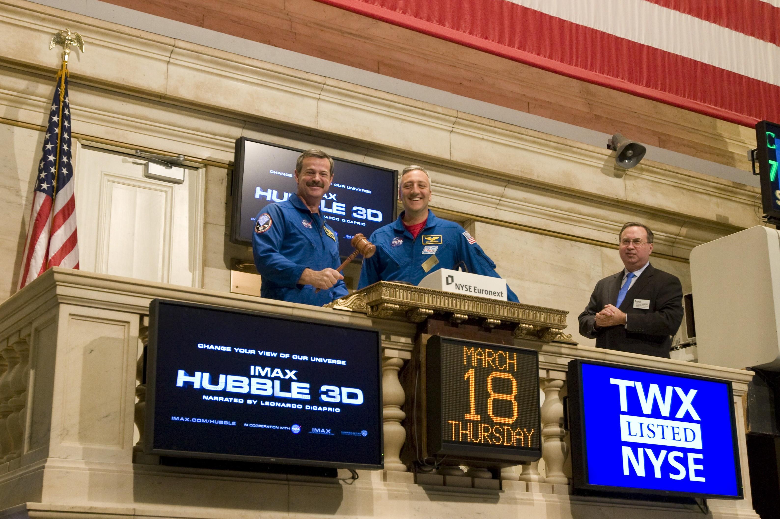 astronauts_stock_exchange_2010_nyreblog_com_.jpg