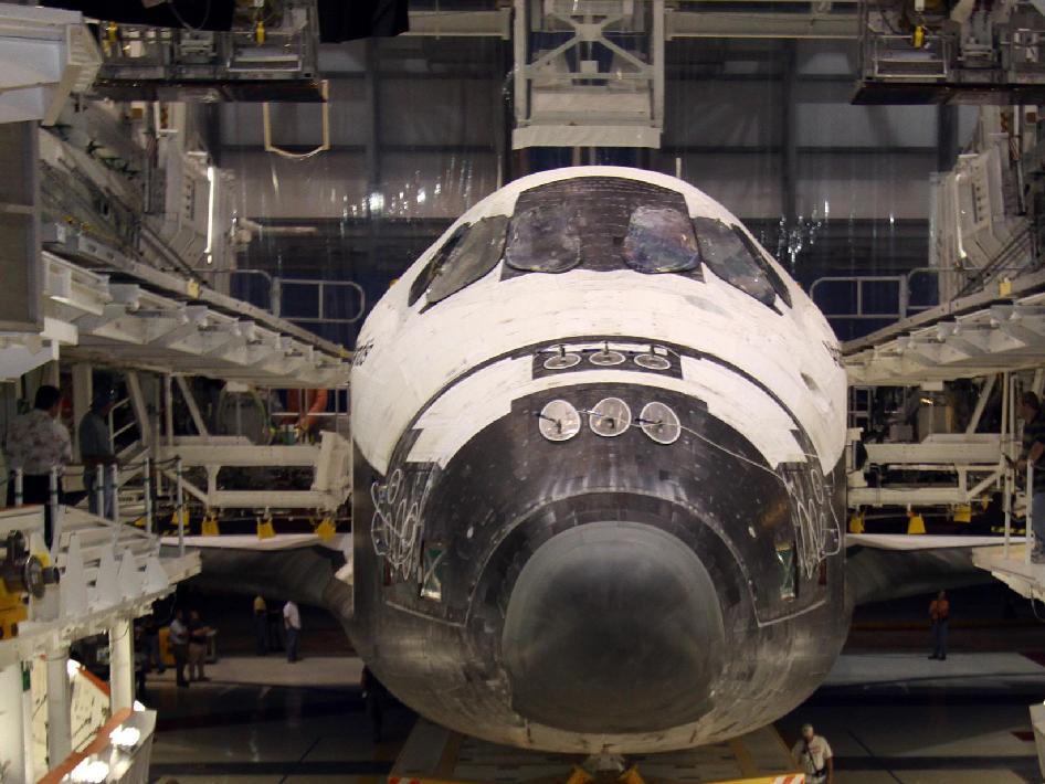 atlantis_repair_photo_nasa_nyreblog_com_.jpg