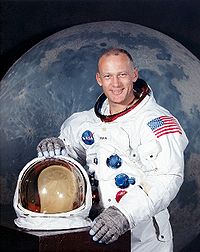 buzz_aldrin_nyreblog_com_.jpg