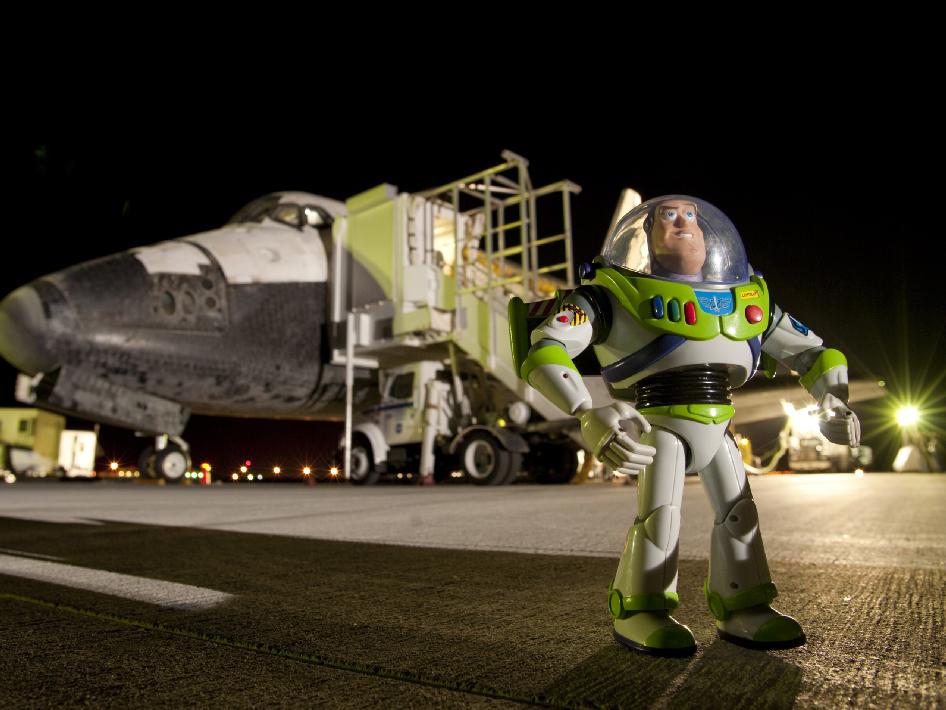 buzz_lightyear_shuttle_nyreblog_com_.jpg