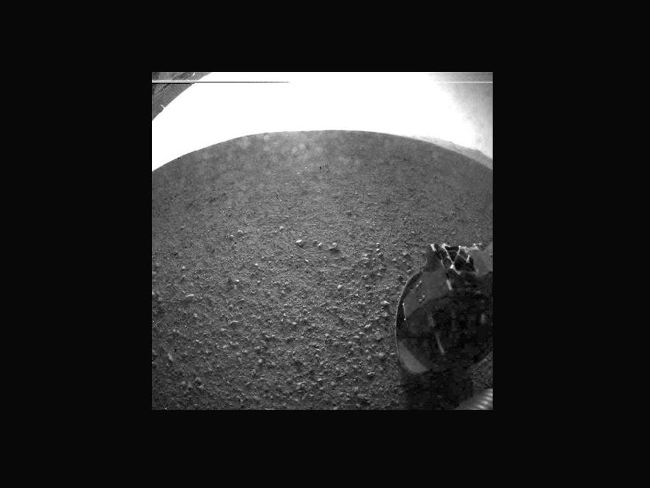 curiosity_surroundings_0812_nasa_photo_nyreblog_com_.jpg