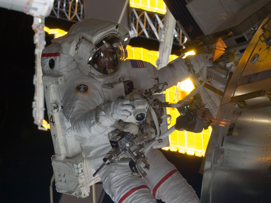 danny_olivas_spacewalk_nyreblog_com_.jpg