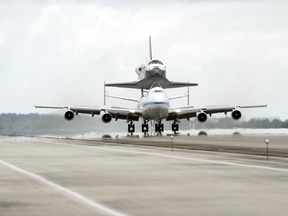 discovery_shuttle_returns_fla_092009_nyreblog_com_.jpg