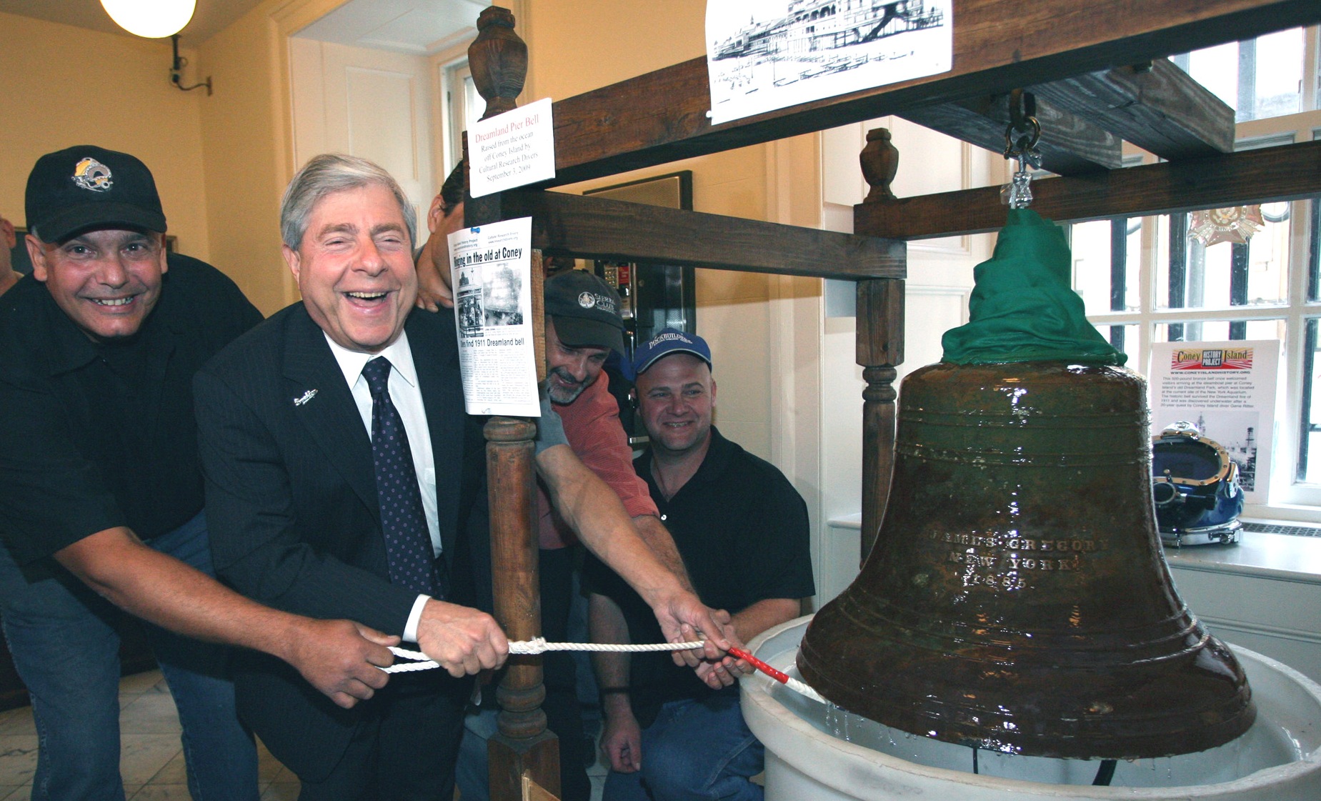 dreamland_bell_marty_markowitz_nyreblog_com_.jpg