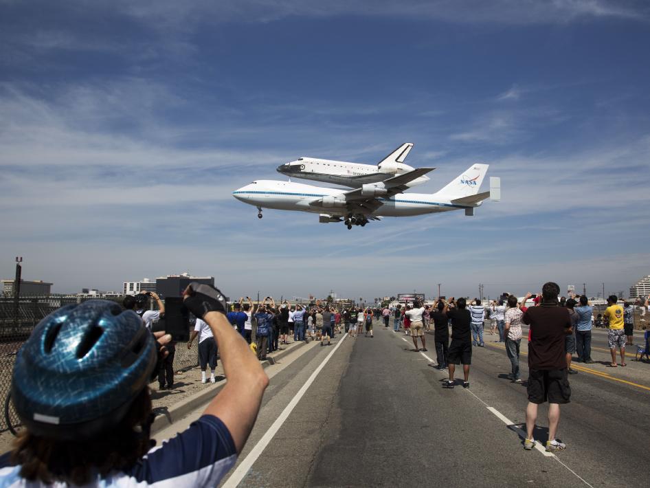 endeavor_lands_lax_092112_nasa_photo_nyreblog_com_.jpg