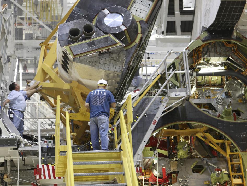 endeavor_oms_pod_nasa_photo_nyreblog_com_.jpg