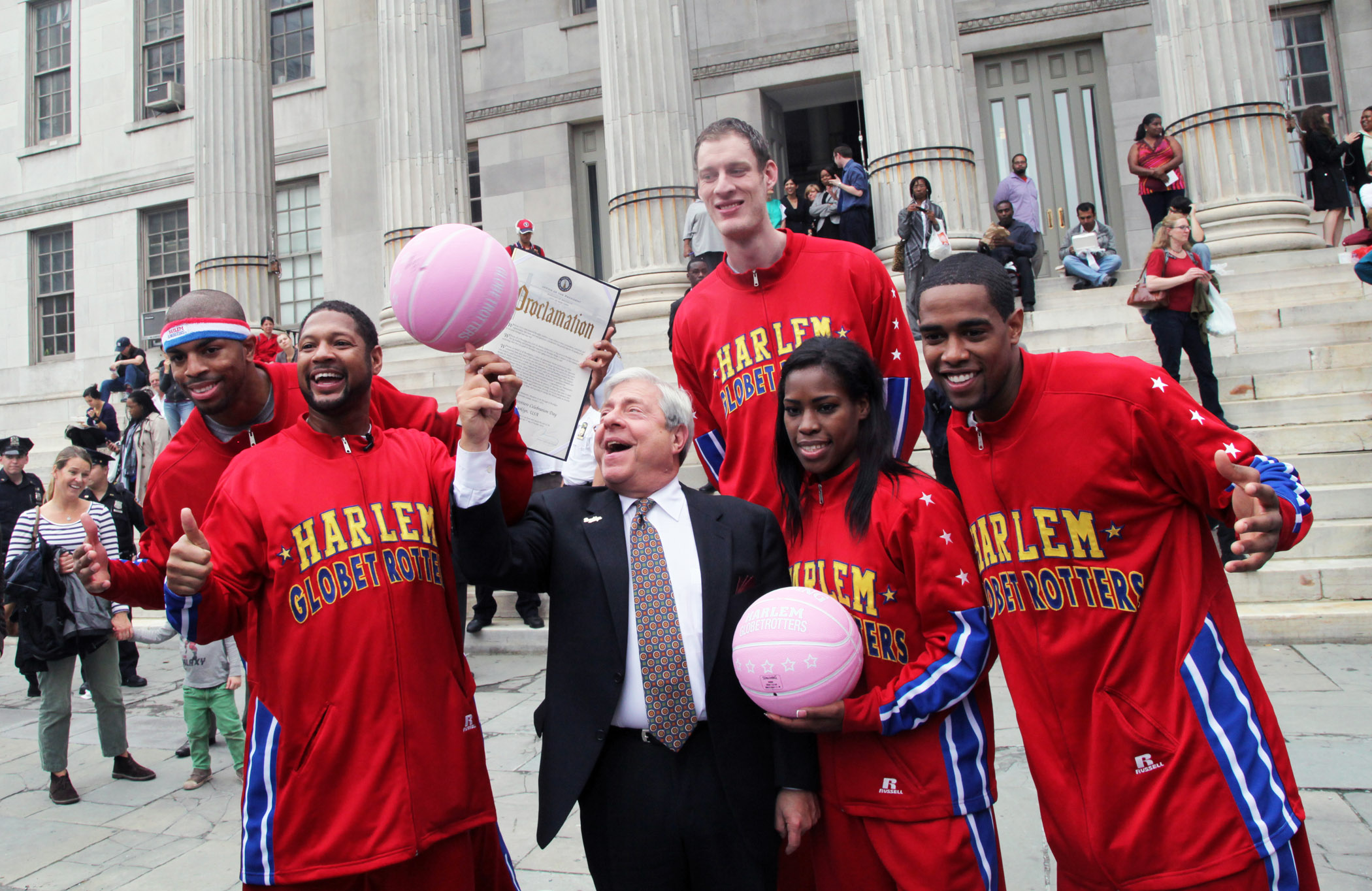 harlem_globetrotters_marty_markowitz_nyreblog_com_.jpg