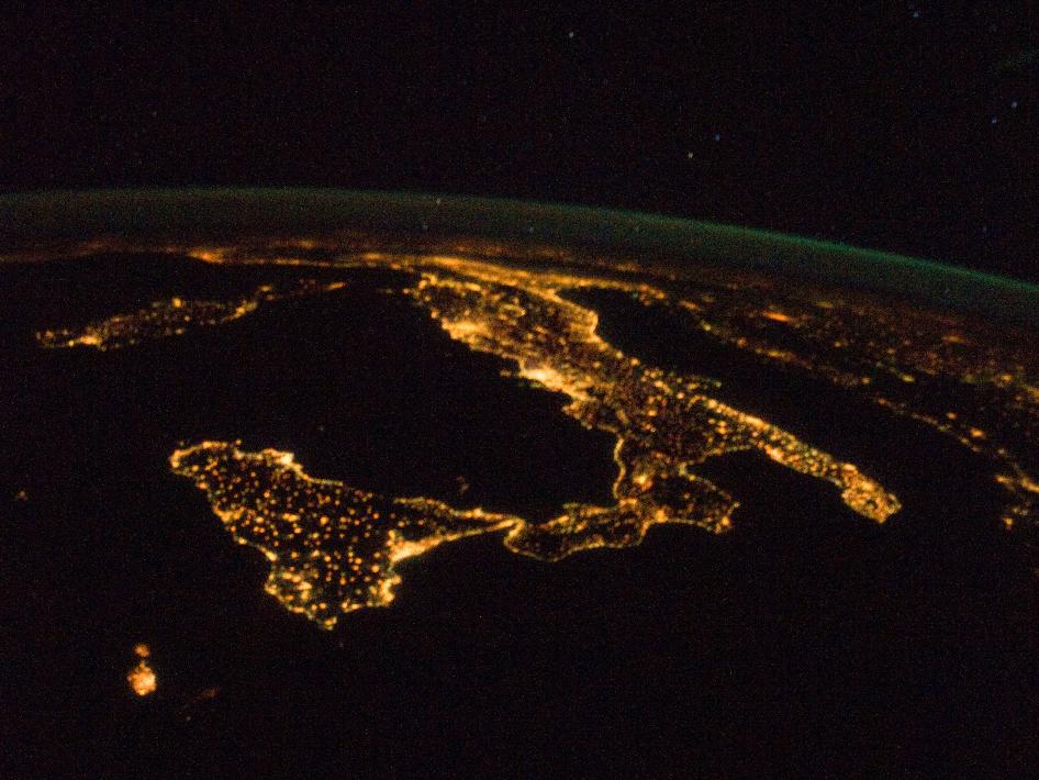 italy_boot_satellite_nasa_photo_0912_nyreblog_com_.jpg