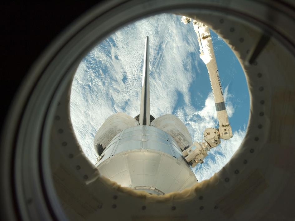 leonardo_grappled_nasa_nyreblog_com_.jpg