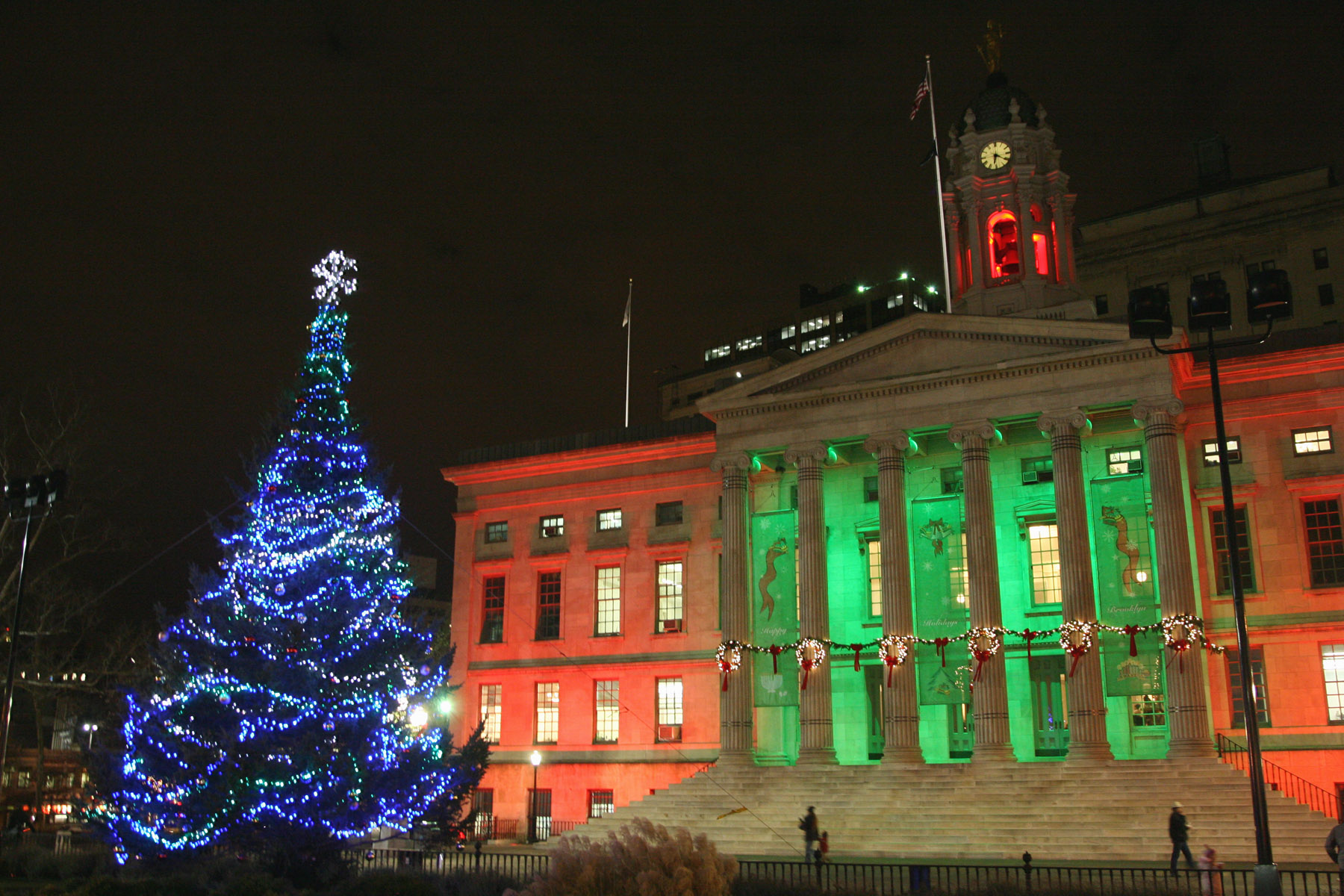 martys_xmas_tree_nyreblog_com_.jpg