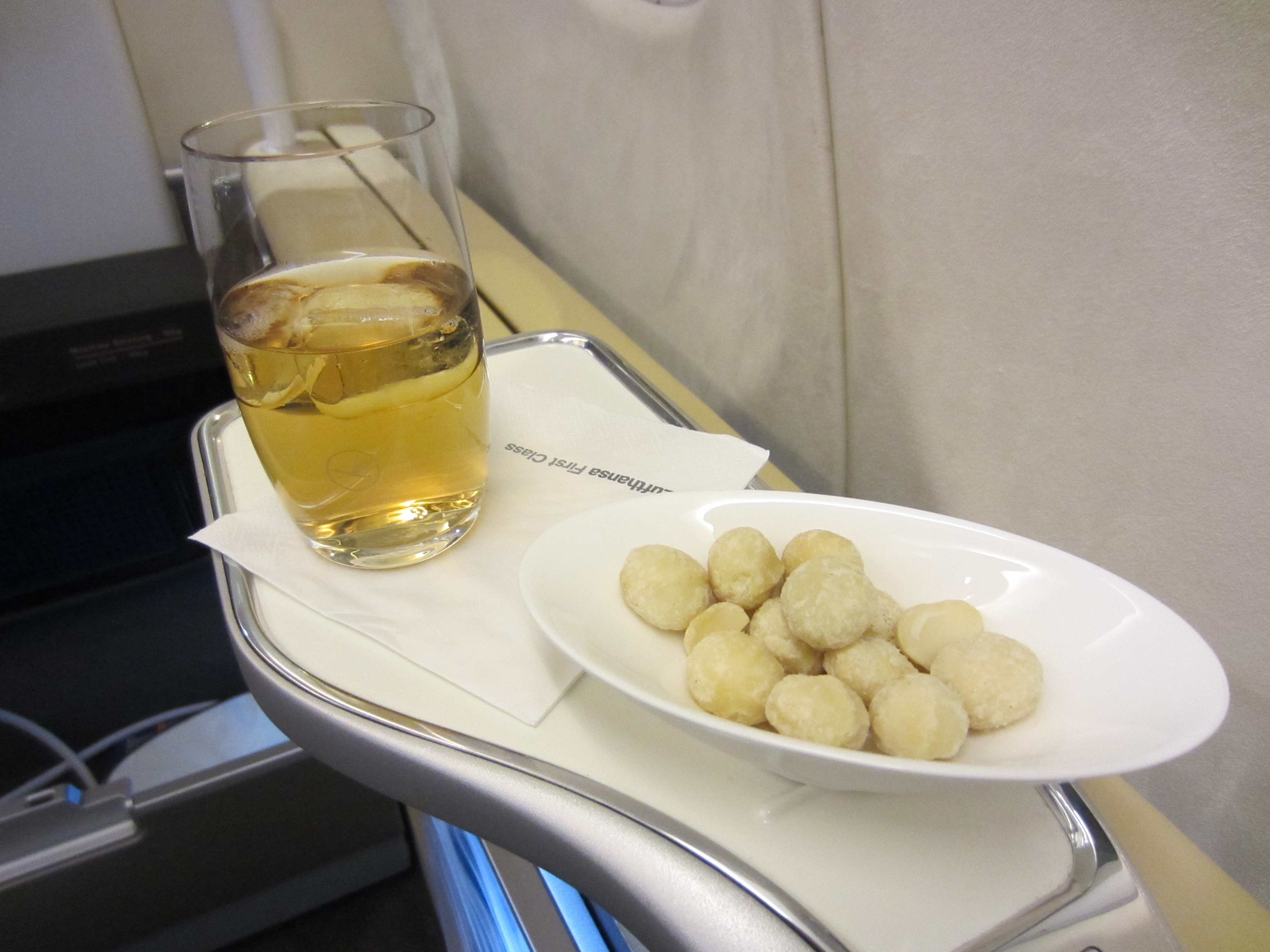 more_first_class_nuts_lufthansa_all_rights_reserved_2012_lucas_ferrara_nyreblog_com_.jpg