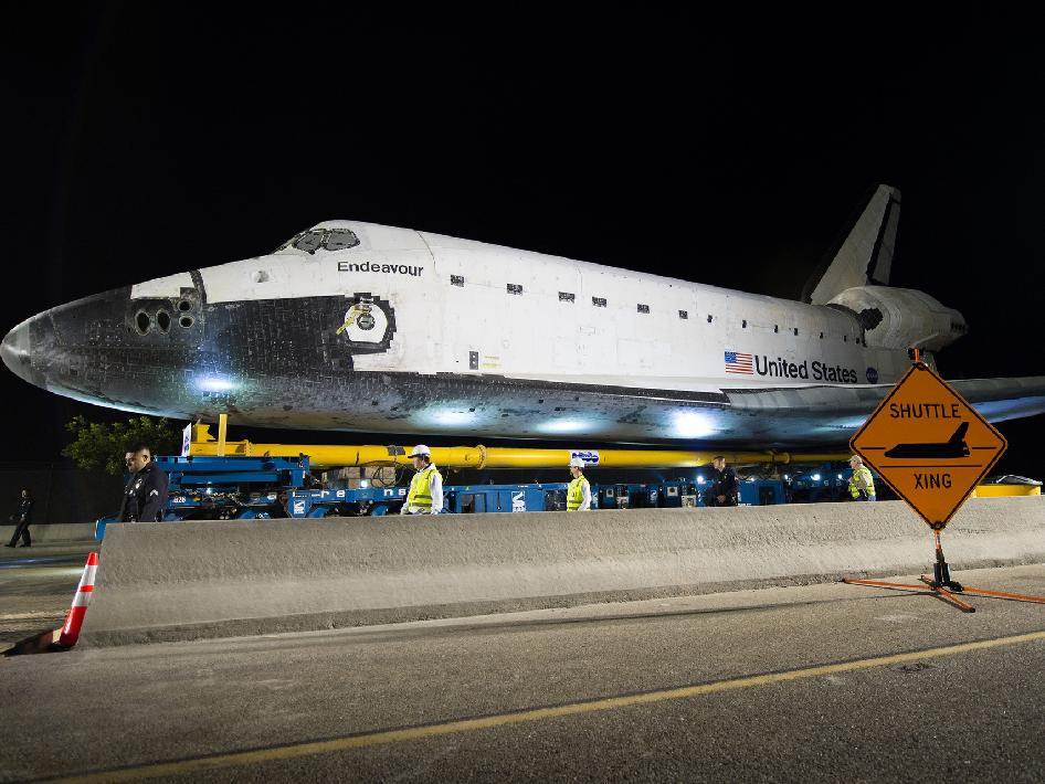 nasa_shuttle_xing_101212_nyreblog_com.jpg