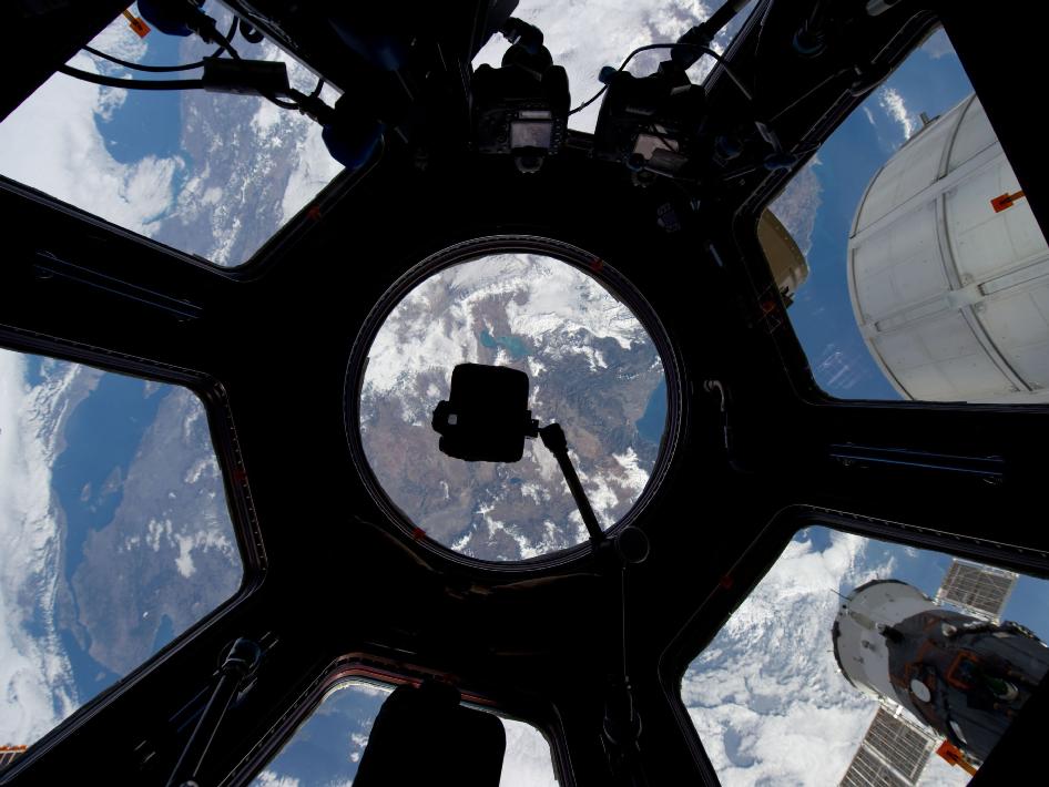 observing_earth_122911_nyreblog_com_.jpg