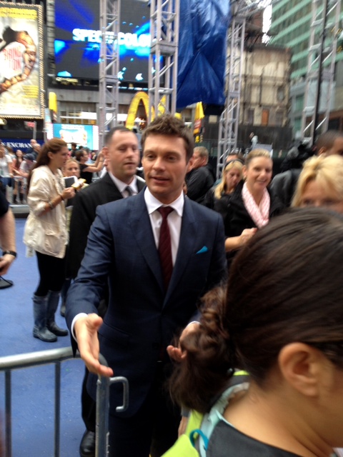 ryan_seacrest_times_square_091812_lucas_ferrara_all_rights_reserved_nyreblog_com_.jpg