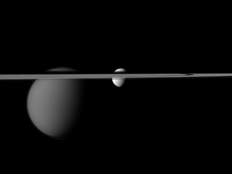 saturn's_rings_tethys_tian_moons_nyreblog_com_.jpg