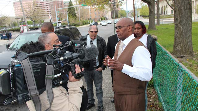 soledady_interviews_kenneth_chamberlain_0412_nyreblog_com_.jpg