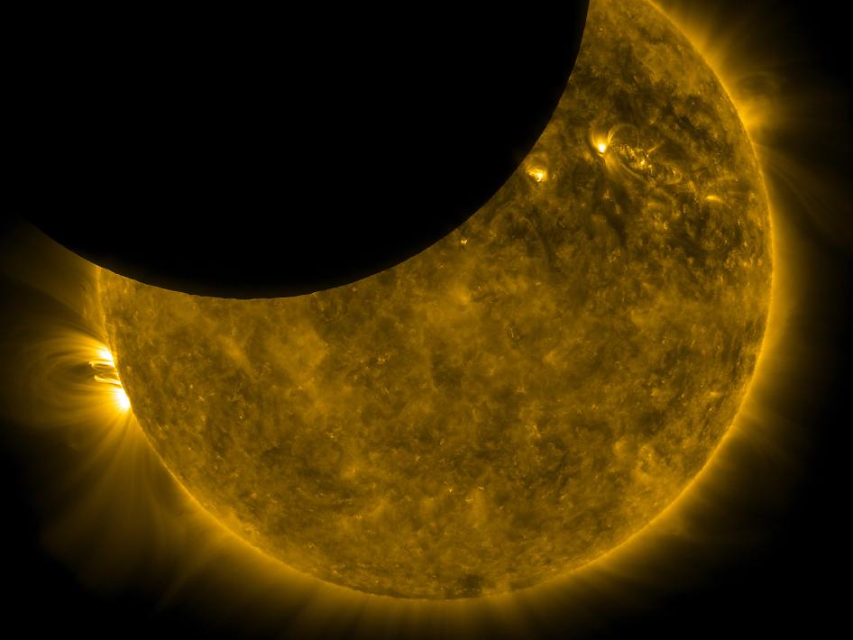 sun_moon_nasa_photo_1010_nyreblog_com_.jpg