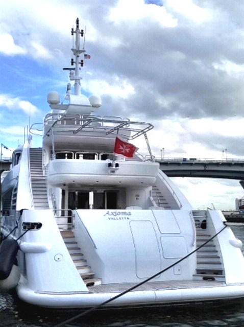 yacht_axioma.jpg